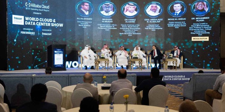 World cloud and data center show